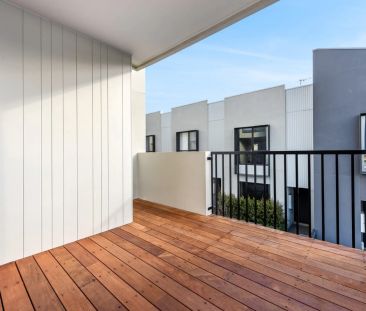 EXPERIENCE ELEVATED LIVING IN BROMPTON ESTATE! - Photo 3