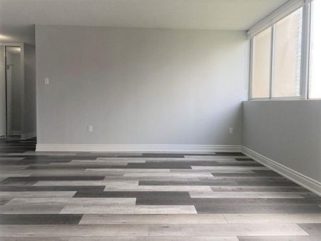 For Lease - 3590 Kaneff Crescent Unit# 405, Mississauga, Ontario - Photo 3