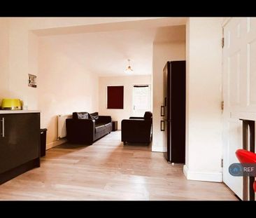 4 bedroom end of terrace house to rent - Photo 1