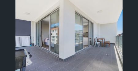 MODERN 2 BEDROOMS. - Photo 2