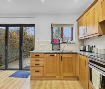 3 bedroom end of terrace house to rent - Photo 4