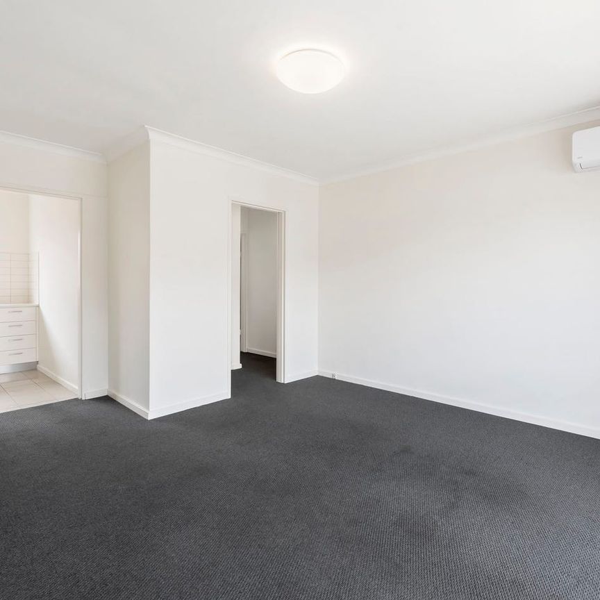 Top-floor Apartment - Photo 1