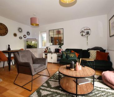 2 bedroom end of terrace house to rent - Photo 2