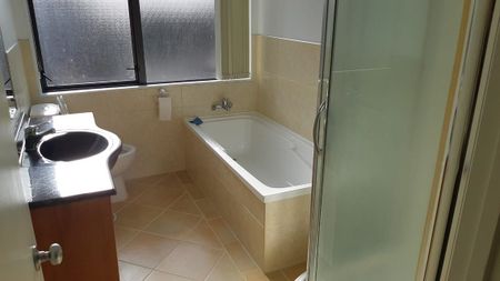 Family Home / Master with Ensuite/ Walk-in WRobe - Photo 4