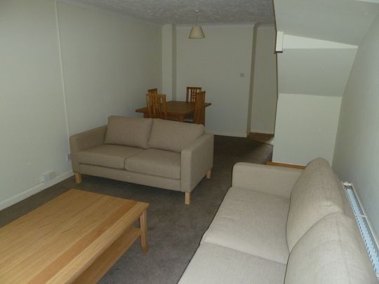 4 Bed Terraced House, Berkeley Close, SO15 - Photo 1