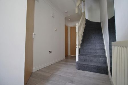 4 bedroom semi-detached house to rent - Photo 4