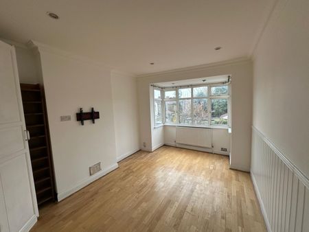 5 Bed End Terrace, Lakehall Gardens, CR7 - Photo 2