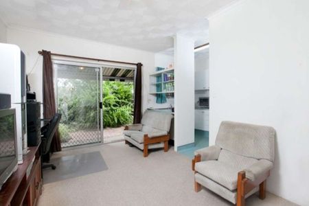 GROUND FLOOR UNIT- CONVENIENT LOCATION - Photo 5