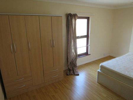 3 bedroom flat to rent - Photo 4