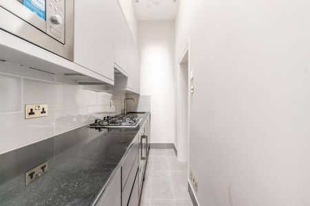 3 bedroom flat to rent - Photo 4