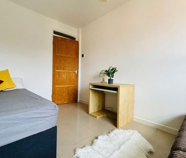 Room in a Shared Flat, Shenstone House, SW16 - Photo 5