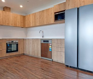 Ellerslie - Stunning 12th Story Penthouse - Photo 2