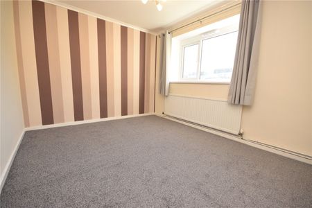 17, Holtdale Green, Leeds, West Yorkshire, LS16 7RR - Photo 2