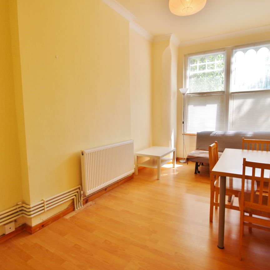 1 bedroom Flat - Photo 1