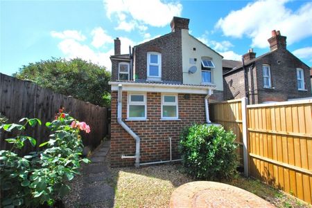 Walnut Tree Close, Guildford - Photo 4