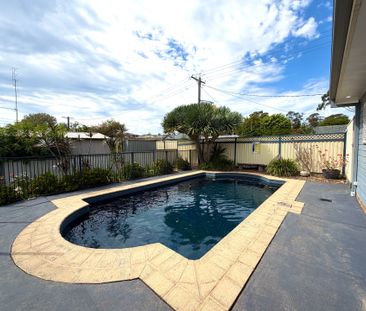 Beautiful Family Home - Photo 3