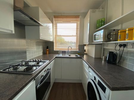 1 Bed Flat, Fulham Court, SW6 - Photo 2