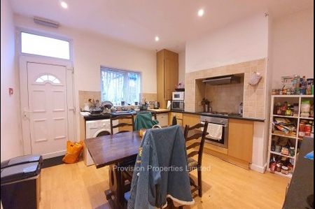 3 Bedroom 3 Bathroom House - Photo 4