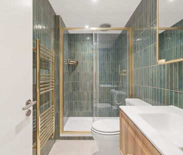 A bright, recently renovated 3 bedroom apartment available to rent in Notting Hill, W11. - Photo 3