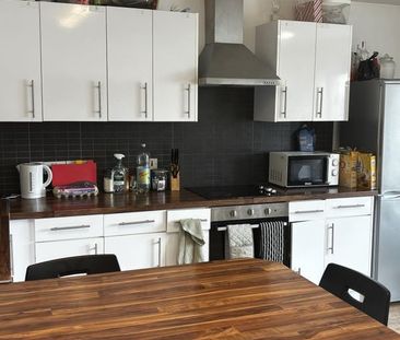 Room in a Shared Flat, Canalside, B19 - Photo 1