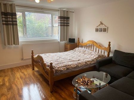 3 Bed Maisonette, Grange Road, E13 - Photo 5