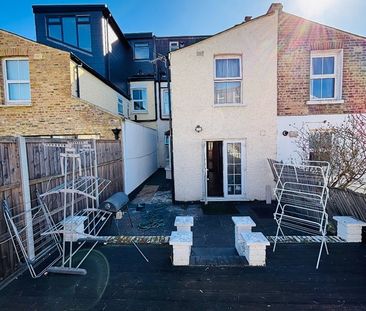 Room in a Shared House, Spacious Double Room In Streatham, SW16 - Photo 3