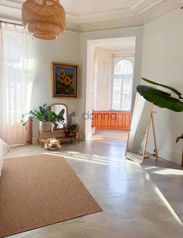 Pronájem bytu 2+1 121 m2 - Fotografie 3