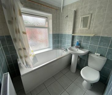 3 bedroom private hall to rent - Photo 6