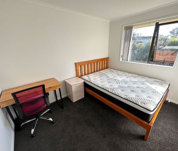 Lovely Family Home - Double Garage - Fully Fenced - Photo 6