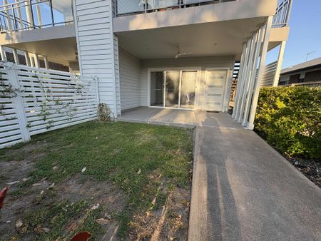 Modern Unit in Sought After Suburb - Photo 2