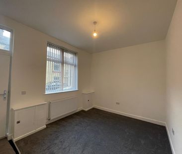 2 bed terraced house to rent in Grange Street, Burnley, BB11 - Photo 1