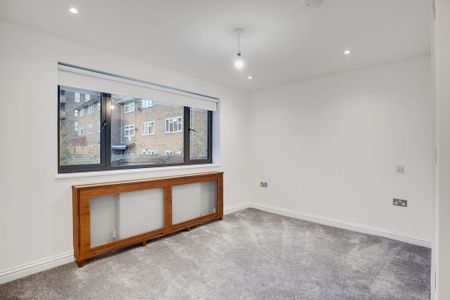 4 Bed Terraced House, Ravensdale Gardens, SE19 - Photo 3