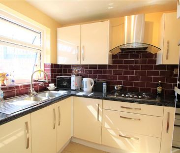 3 bedroom semi-detached house to rent - Photo 5