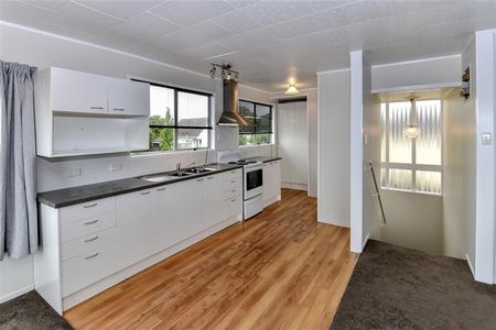 4 Kopara Place, Clendon Park, Auckland - Photo 2