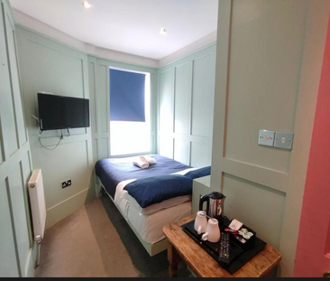 1 bedroom in a house share to rent - Photo 2