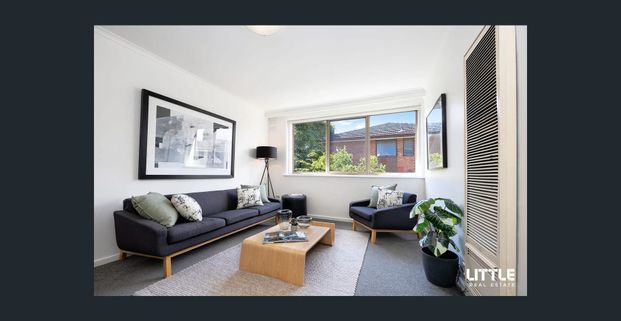 Captivating Sunlit Living - Photo 1