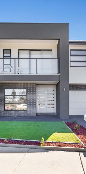 Spacious Five-Bedroom Family Home in Armstrong Creek - Contact Today - Photo 2
