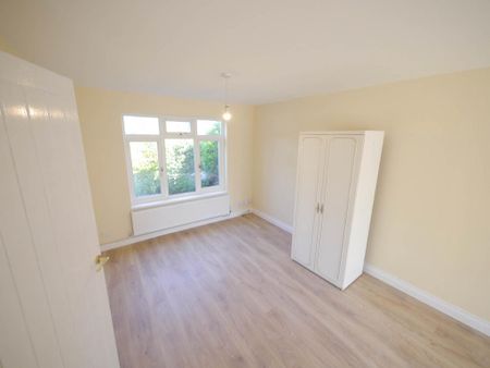 3 bedroom end of terrace house to rent - Photo 4