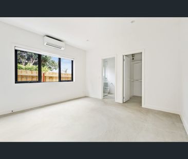 2/6 Shirley Grove, St Kilda East, Vic 3183 - Photo 2