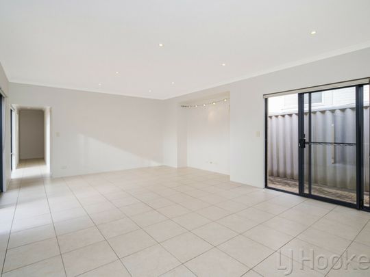 Large Family Home In Fantasic Location - Photo 1