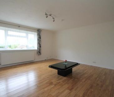 27a Kenilworth Road, Ashford, Surrey,TW15 - Photo 4