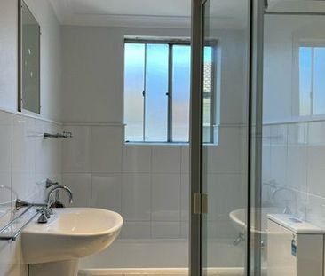 Spacious 2 Bedroom apartment - Photo 2