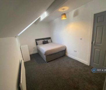 1 bedroom in a house share to rent - Photo 2