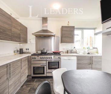 1 bedroom in a house share to rent - Photo 3