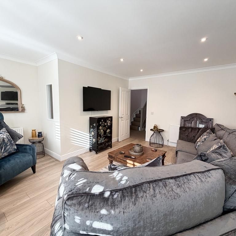 3 bedroom terraced house to rent - Photo 1