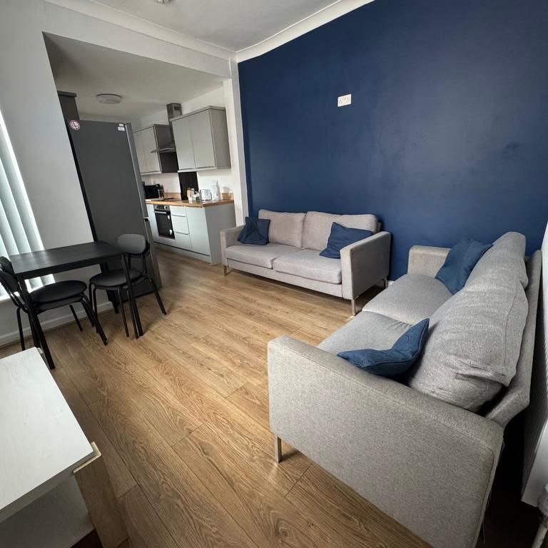 3 bedroom terraced house to rent - Photo 1