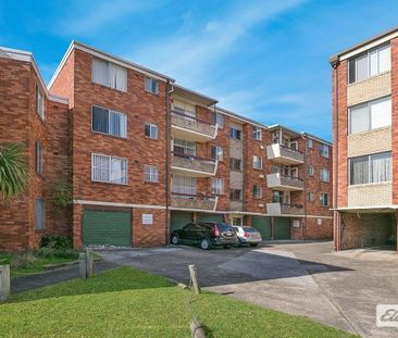 Spacious Two Bedroom Apartment! - Photo 3