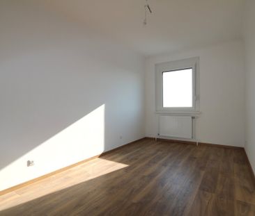 ERSTBEZUG NACH SANIERUNG - Traumhafte 3-Zimmer-Wohnung mit Balkon i... - Photo 1