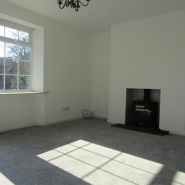 2 bedroom end of terrace house to rent - Photo 1