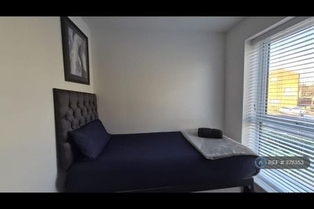 3 bedroom end of terrace house to rent - Photo 5